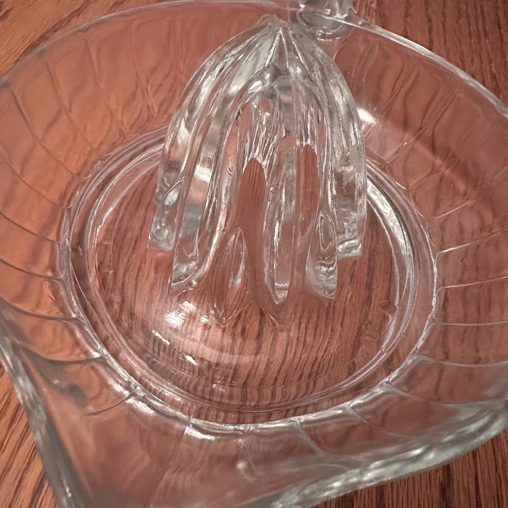 Vintage Glass Citrus Juicer Reamer Clear Excellent Starburst Base
